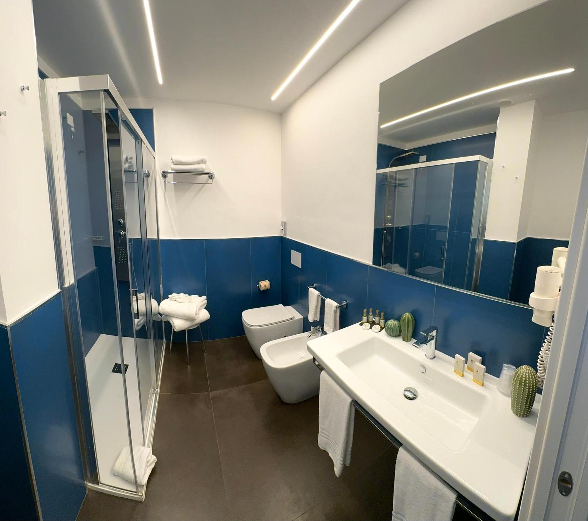 Outside Boutique Hotel Foggia Ngoại thất bức ảnh