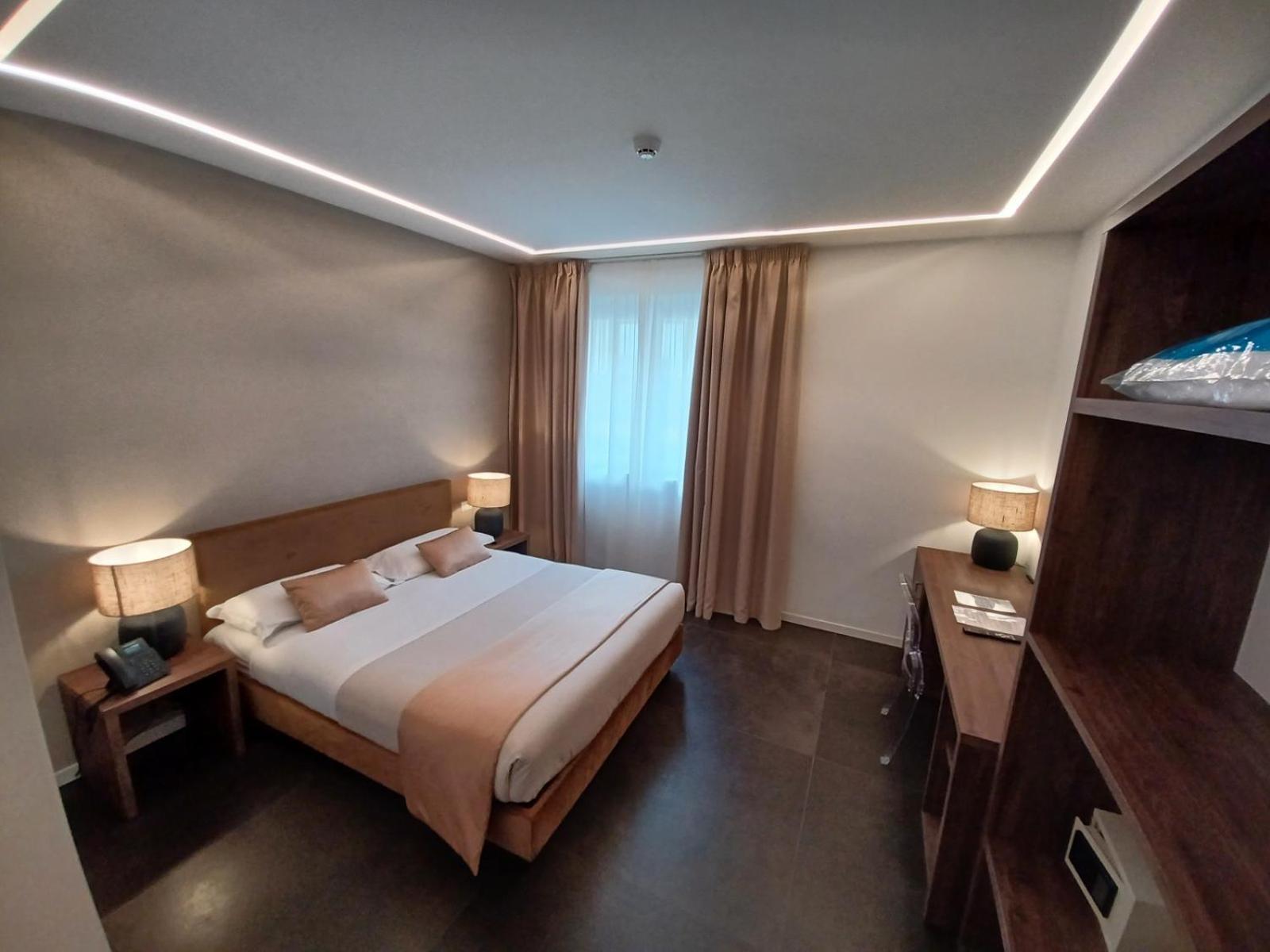 Outside Boutique Hotel Foggia Ngoại thất bức ảnh