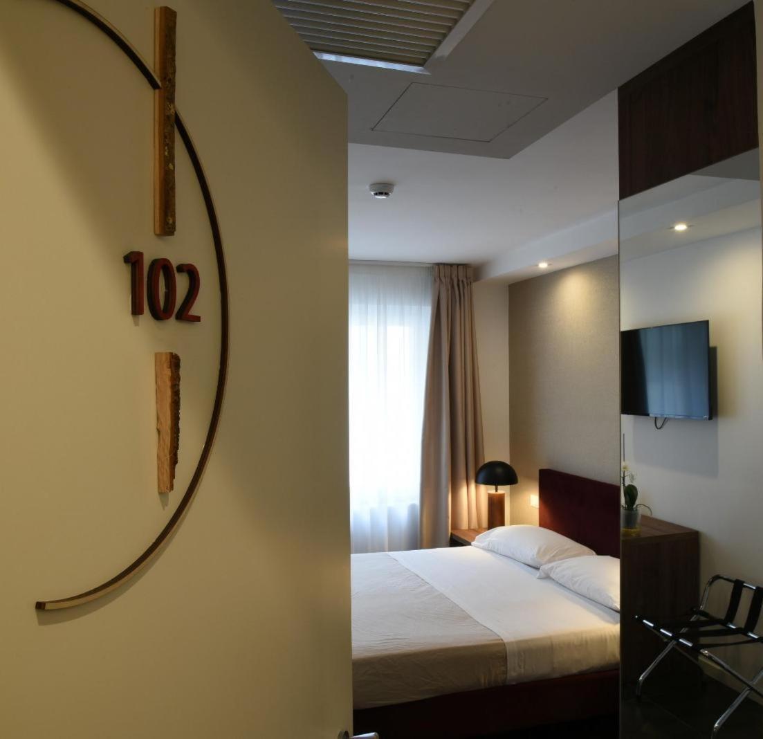 Outside Boutique Hotel Foggia Ngoại thất bức ảnh
